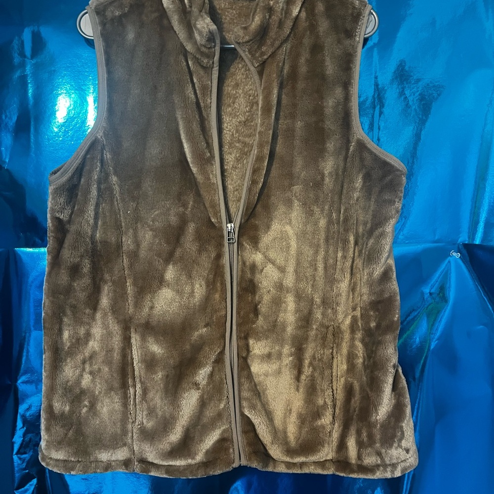 Sleeveless fur jacket